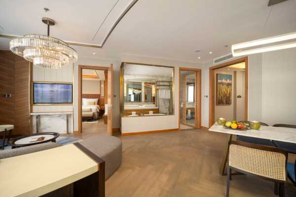 씨뷰 디럭스 스위트 킹 (Seaview Deluxe Suite King)