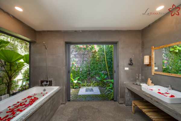 힐-방갈로-욕조-hill-bungalow-bathtub