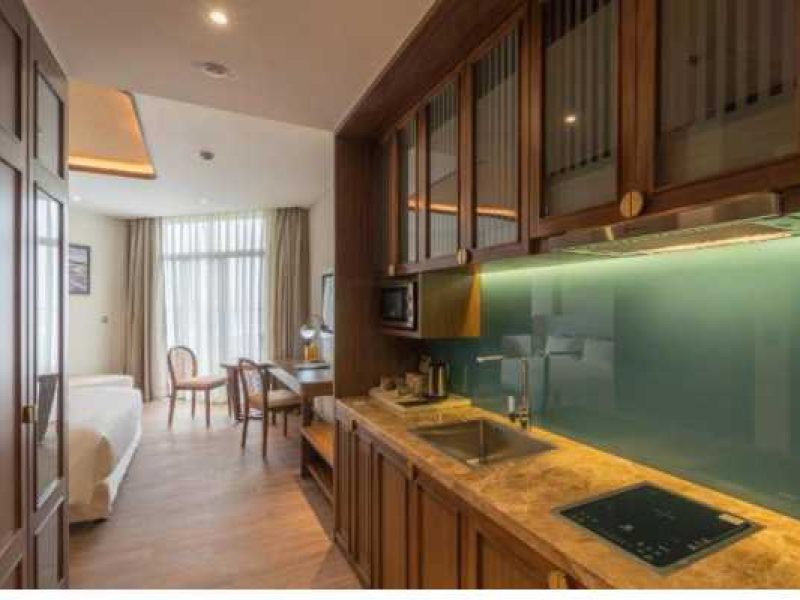 디럭스 킹 풀뷰 (Deluxe King Pool View)