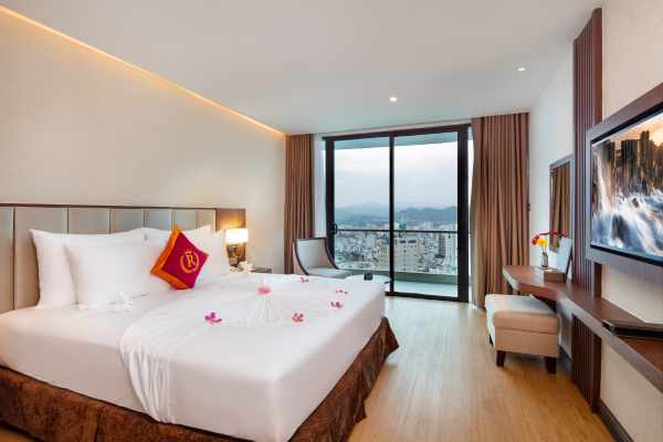 그랜드-디럭스-발코니-파티셜-씨뷰-더블-grand-deluxe-balcony-partial-sea-view-double
